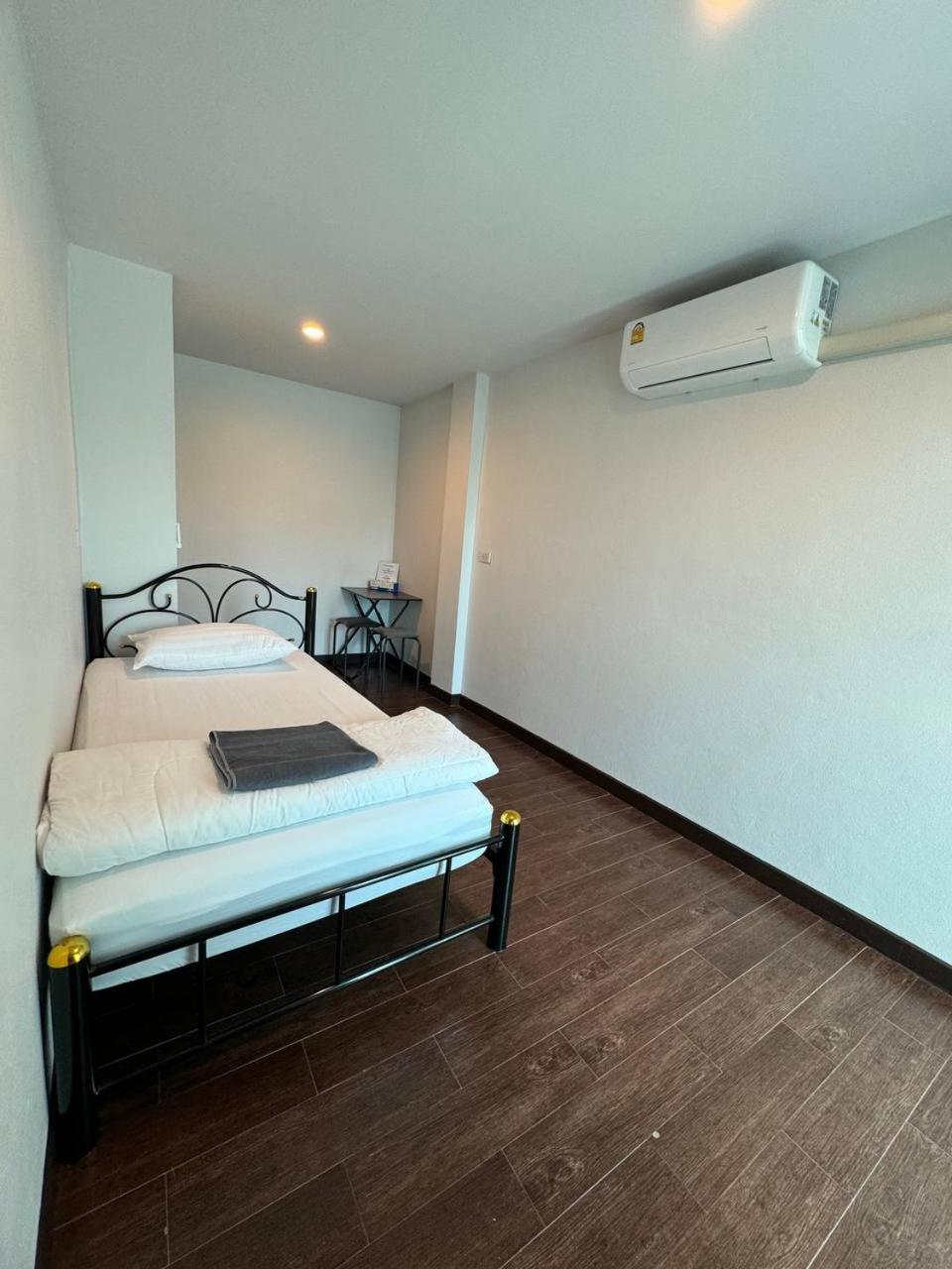 Chris Jay @ Cnx Apartment Chiang Mai Exterior photo