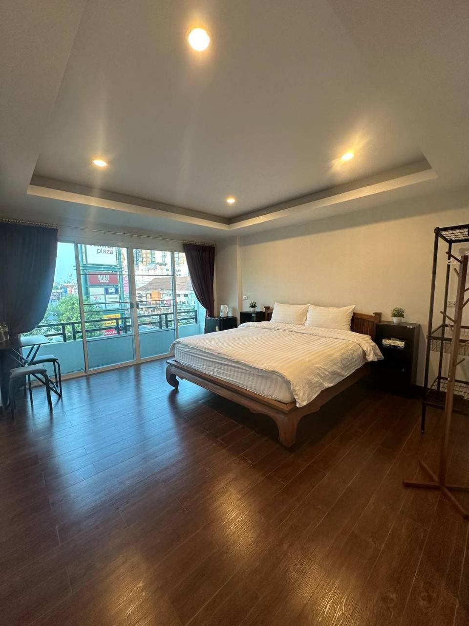 Chris Jay @ Cnx Apartment Chiang Mai Exterior photo